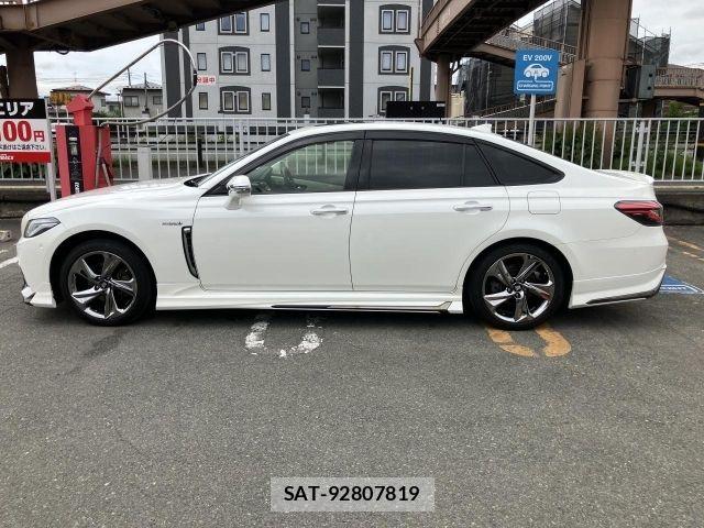 Toyota CROWN SEDAN 2018-11 7216704-2