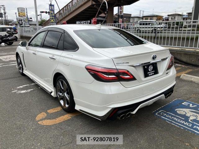 Toyota CROWN SEDAN 2018-11 7216704-3