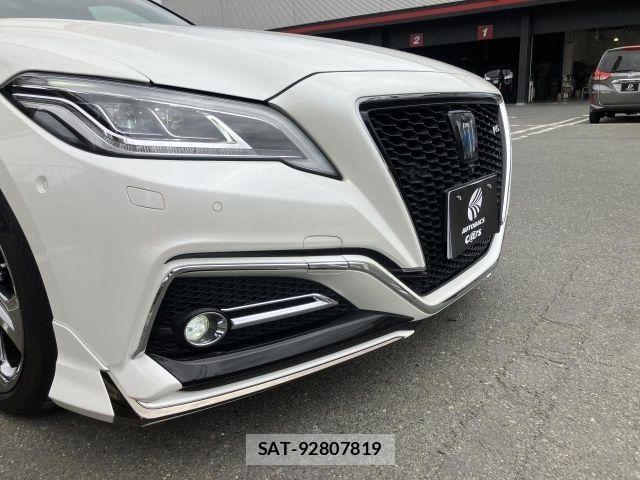Toyota CROWN SEDAN 2018-11 7216704-5