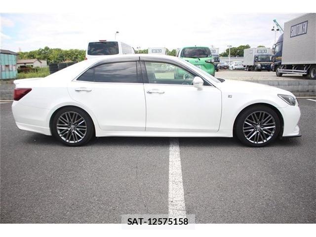 Toyota CROWN SEDAN 2015-04 7326422-10