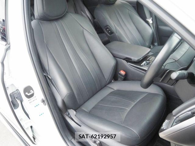 Toyota CROWN SEDAN 2021-09 7326419-12