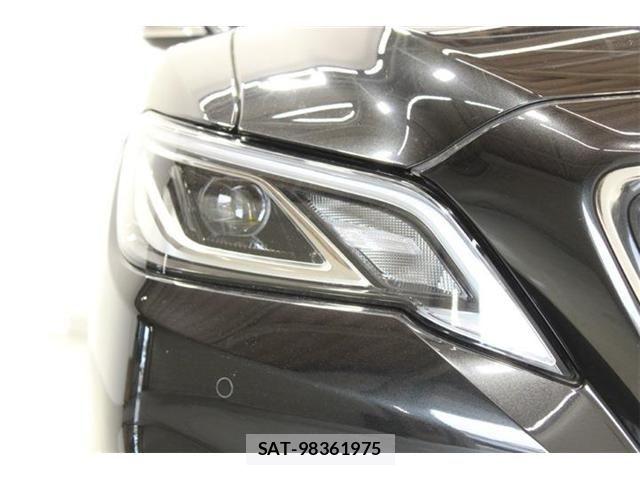 Toyota CROWN SEDAN 2019-03 7357333-17