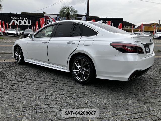 Toyota CROWN SEDAN 2022-04 7357329-3