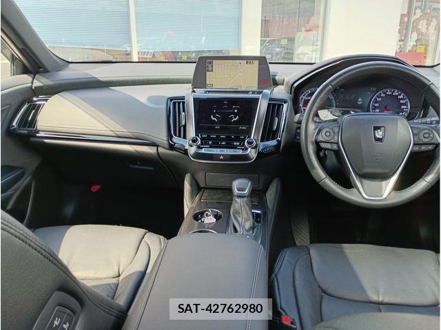 Toyota CROWN SEDAN 2019-05 7453699-1