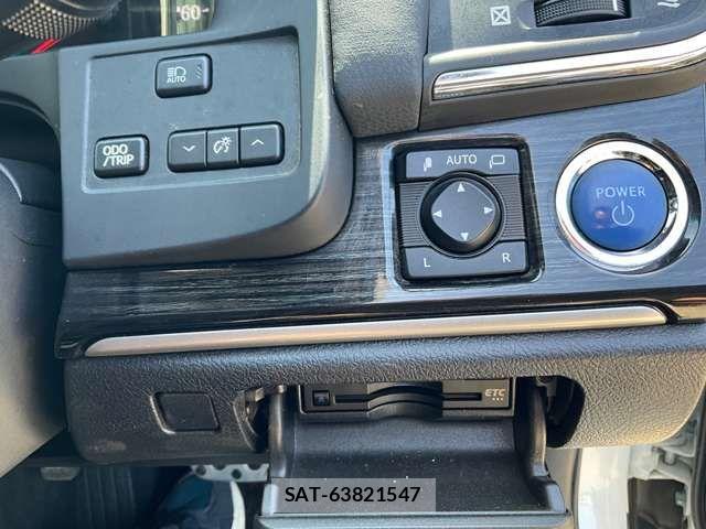 Toyota CROWN SEDAN 2018-05 7453700-17