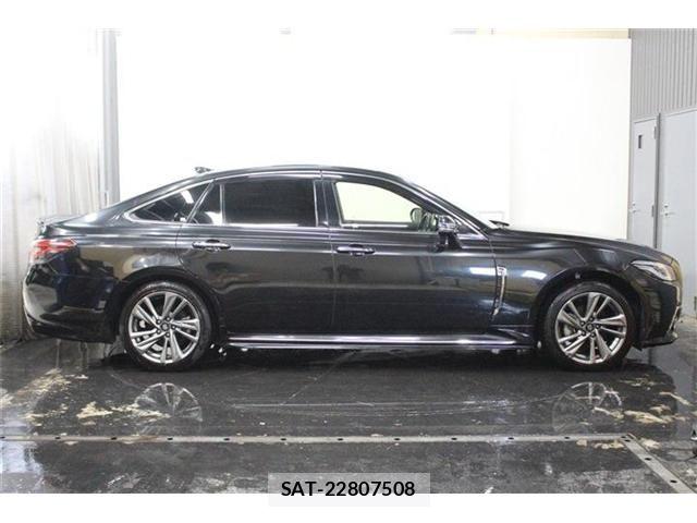 Toyota CROWN SEDAN 2021-06 7500070-6