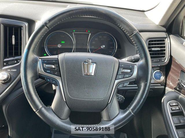 Toyota CROWN SEDAN 2017-01 7615877-10