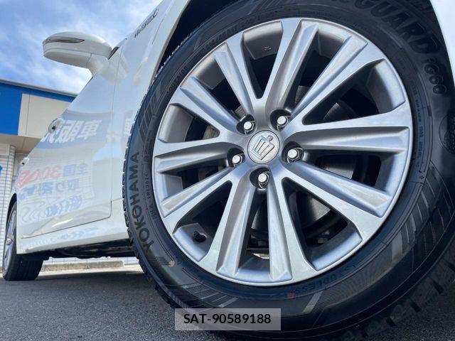 Toyota CROWN SEDAN 2017-01 7615877-12