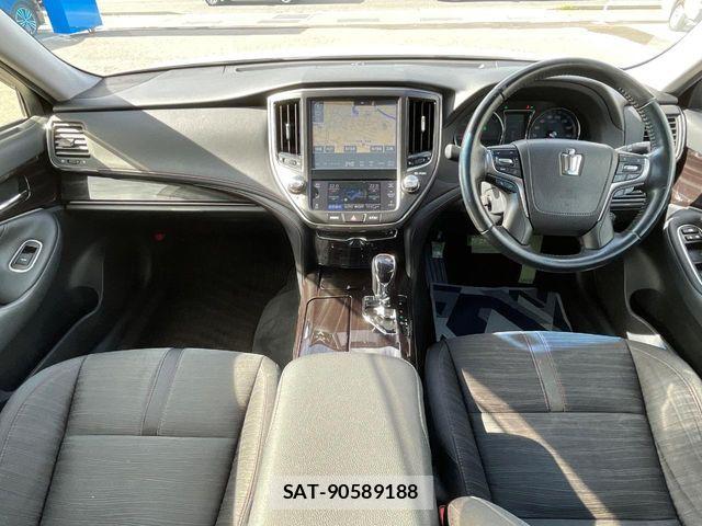 Toyota CROWN SEDAN 2017-01 7615877-1