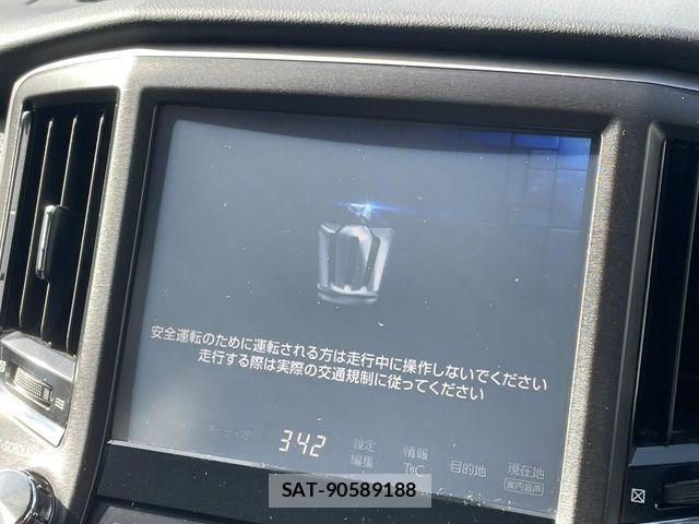 Toyota CROWN SEDAN 2017-01 7615877-3
