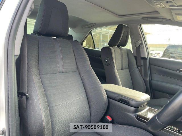 Toyota CROWN SEDAN 2017-01 7615877-7