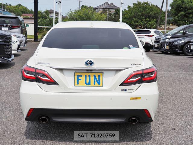 Toyota CROWN SEDAN 2019-01 7722263-6
