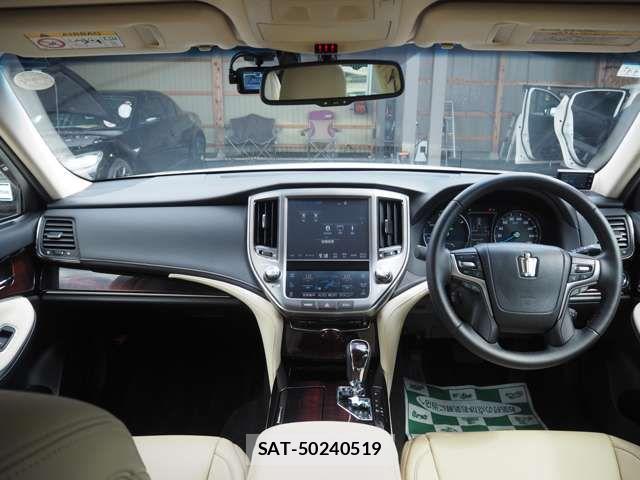 Toyota CROWN SEDAN 2015-11 7875933-1