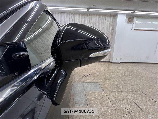 Toyota CROWN SEDAN 2018-12 7961054-24