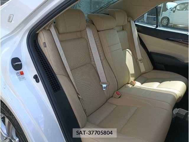 Toyota CROWN SEDAN 2017-04 7961053-11