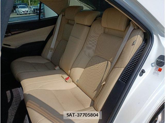 Toyota CROWN SEDAN 2017-04 7961053-12
