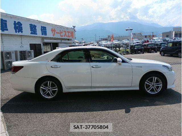 Toyota CROWN SEDAN 2017-04 7961053-14