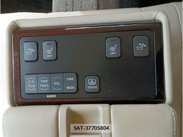 Toyota CROWN SEDAN 2017-04 7961053-15