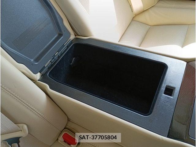 Toyota CROWN SEDAN 2017-04 7961053-16