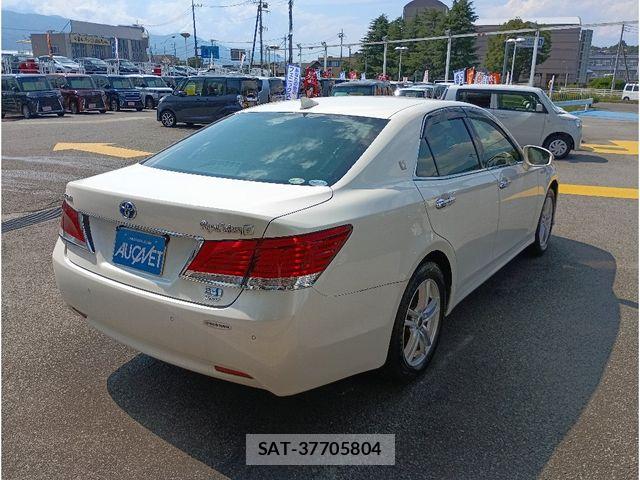Toyota CROWN SEDAN 2017-04 7961053-1