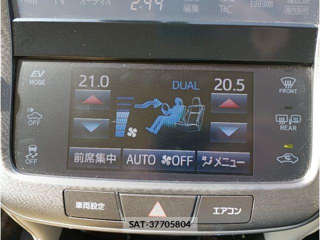 Toyota CROWN SEDAN 2017-04 7961053-20