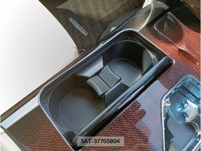 Toyota CROWN SEDAN 2017-04 7961053-22