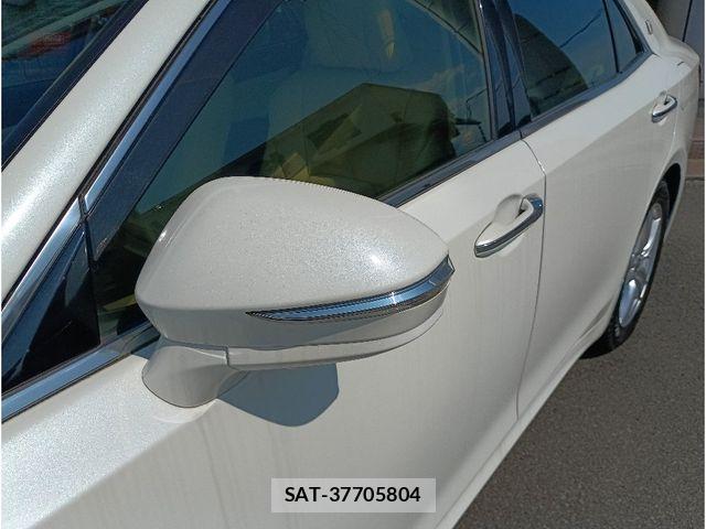 Toyota CROWN SEDAN 2017-04 7961053-25