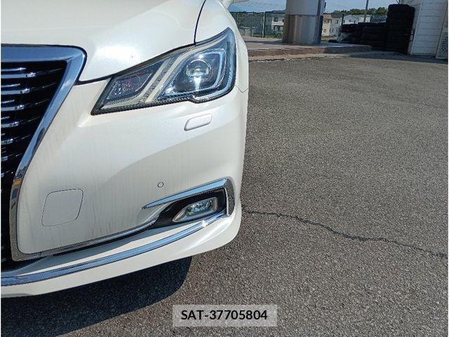 Toyota CROWN SEDAN 2017-04 7961053-26