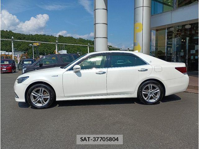 Toyota CROWN SEDAN 2017-04 7961053-3