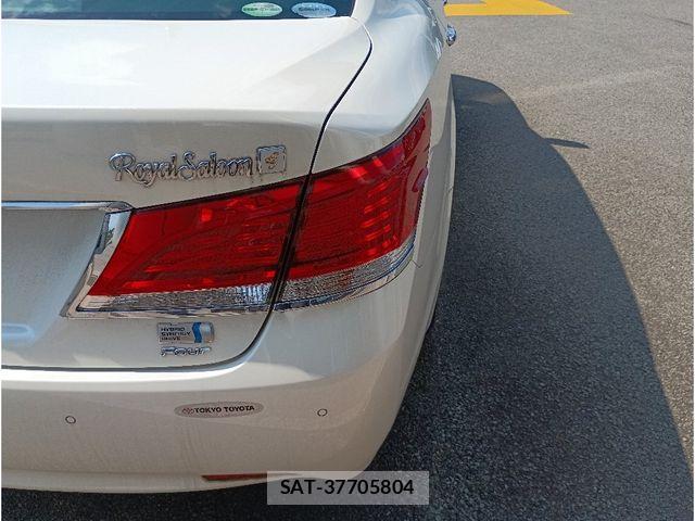 Toyota CROWN SEDAN 2017-04 7961053-5