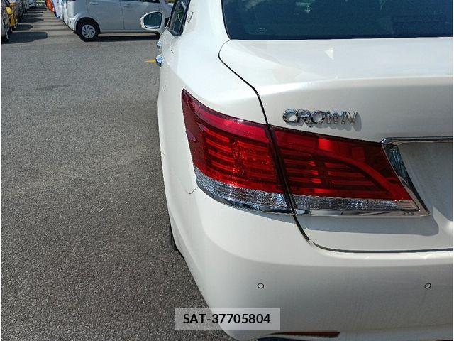 Toyota CROWN SEDAN 2017-04 7961053-6