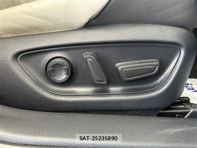 Toyota CROWN SEDAN 2018-11 7978909-23