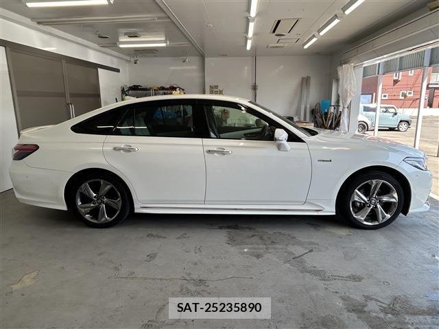 Toyota CROWN SEDAN 2018-11 7978909-2
