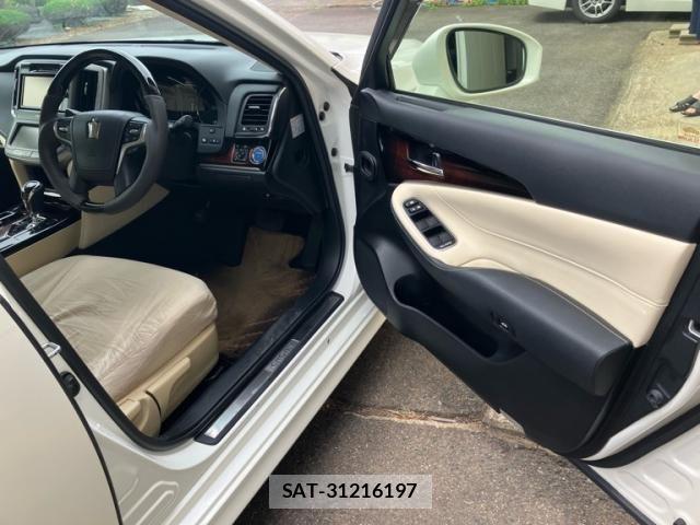 Toyota CROWN SEDAN 2016-09 8035085-17