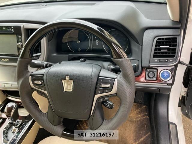 Toyota CROWN SEDAN 2016-09 8035085-19