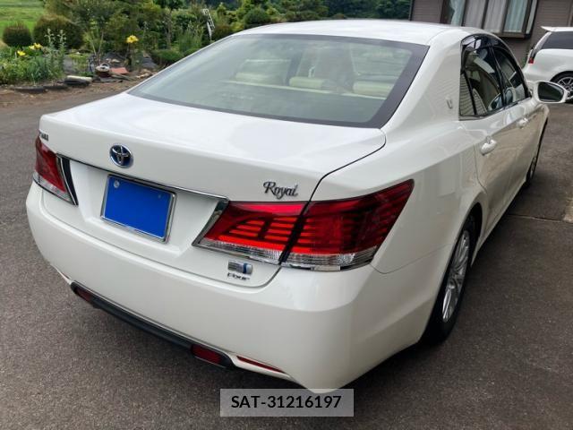 Toyota CROWN SEDAN 2016-09 8035085-4