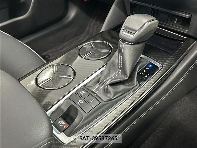 Toyota CROWN SEDAN 2019-04 8035077-19