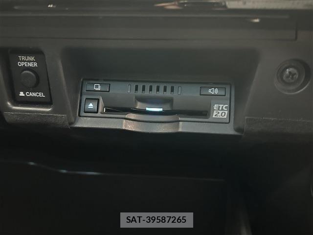 Toyota CROWN SEDAN 2019-04 8035077-22