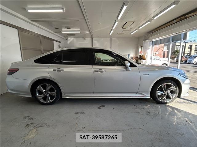 Toyota CROWN SEDAN 2019-04 8035077-3