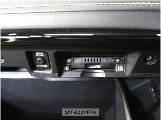 Toyota CROWN SEDAN 2019-11 8073409-23
