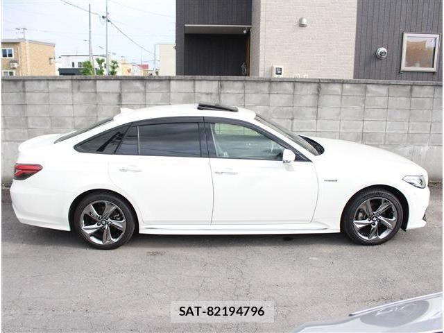 Toyota CROWN SEDAN 2019-11 8073409-3