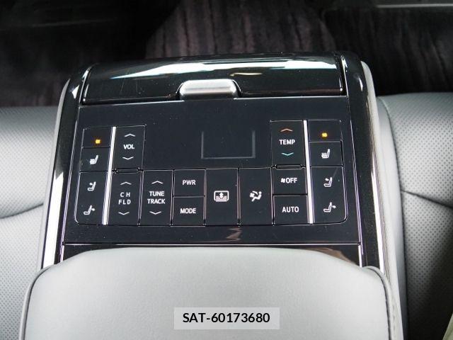 Toyota CROWN SEDAN 2022-04 8098682-12