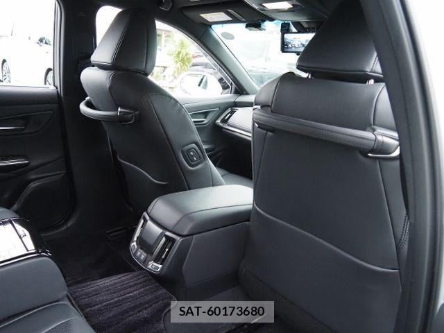 Toyota CROWN SEDAN 2022-04 8098682-13