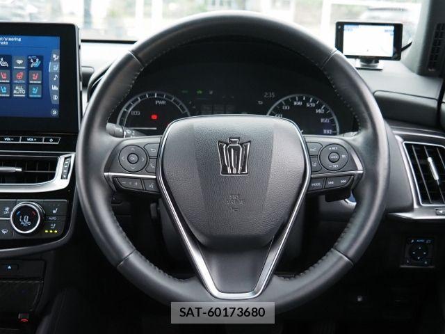Toyota CROWN SEDAN 2022-04 8098682-14