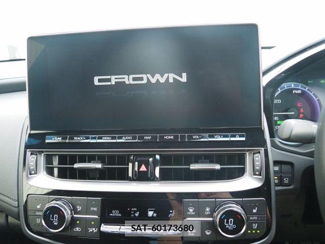 Toyota CROWN SEDAN 2022-04 8098682-15
