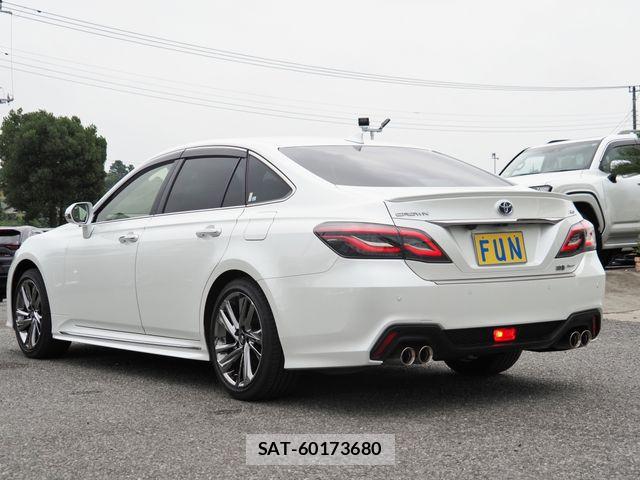 Toyota CROWN SEDAN 2022-04 8098682-5