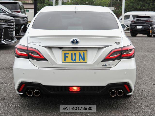 Toyota CROWN SEDAN 2022-04 8098682-6