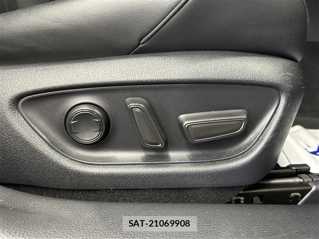 Toyota CROWN SEDAN 2019-12 8158220-23