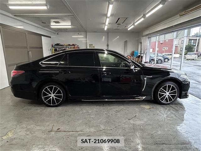 Toyota CROWN SEDAN 2019-12 8158220-3