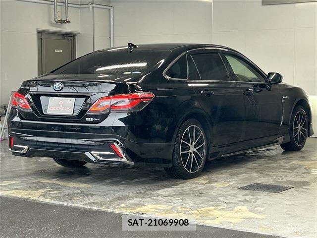 Toyota CROWN SEDAN 2019-12 8158220-4